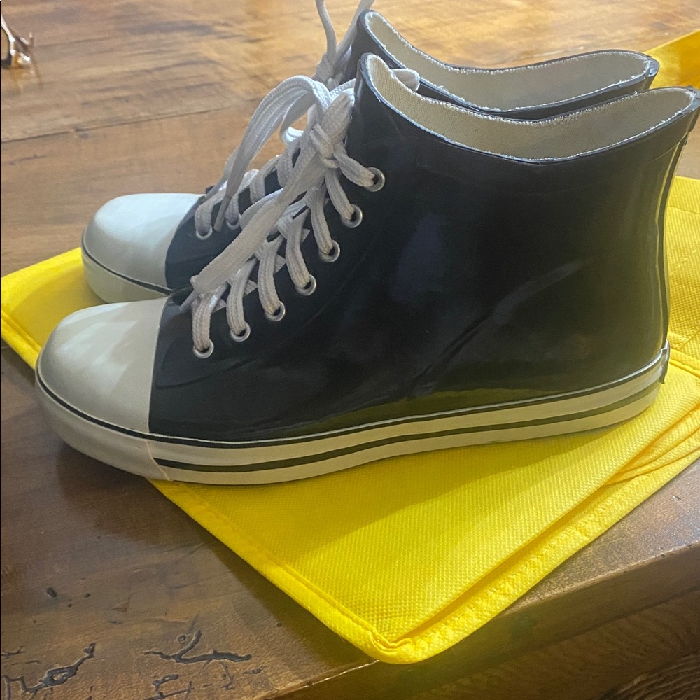 DAV RUBBER RAINBOOTS SIZE 7, EURO 37,
